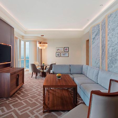 โรงแรมเชอราตัน เปตาลิง ชายา เปอตาลิงจายา ภายนอก รูปภาพ A living room in a suite at the hotel